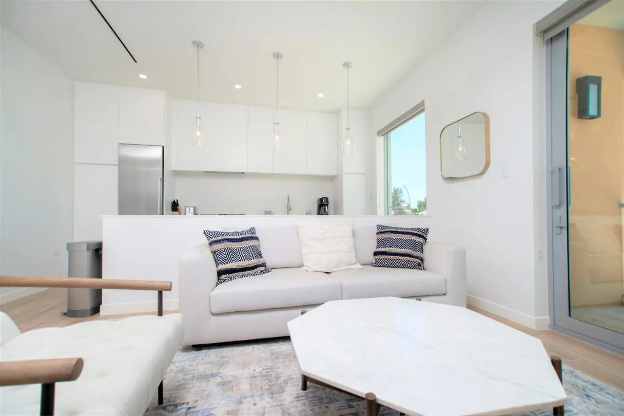 빌라 Cayman Luxury Rentals At One Canal Point 조지 타운