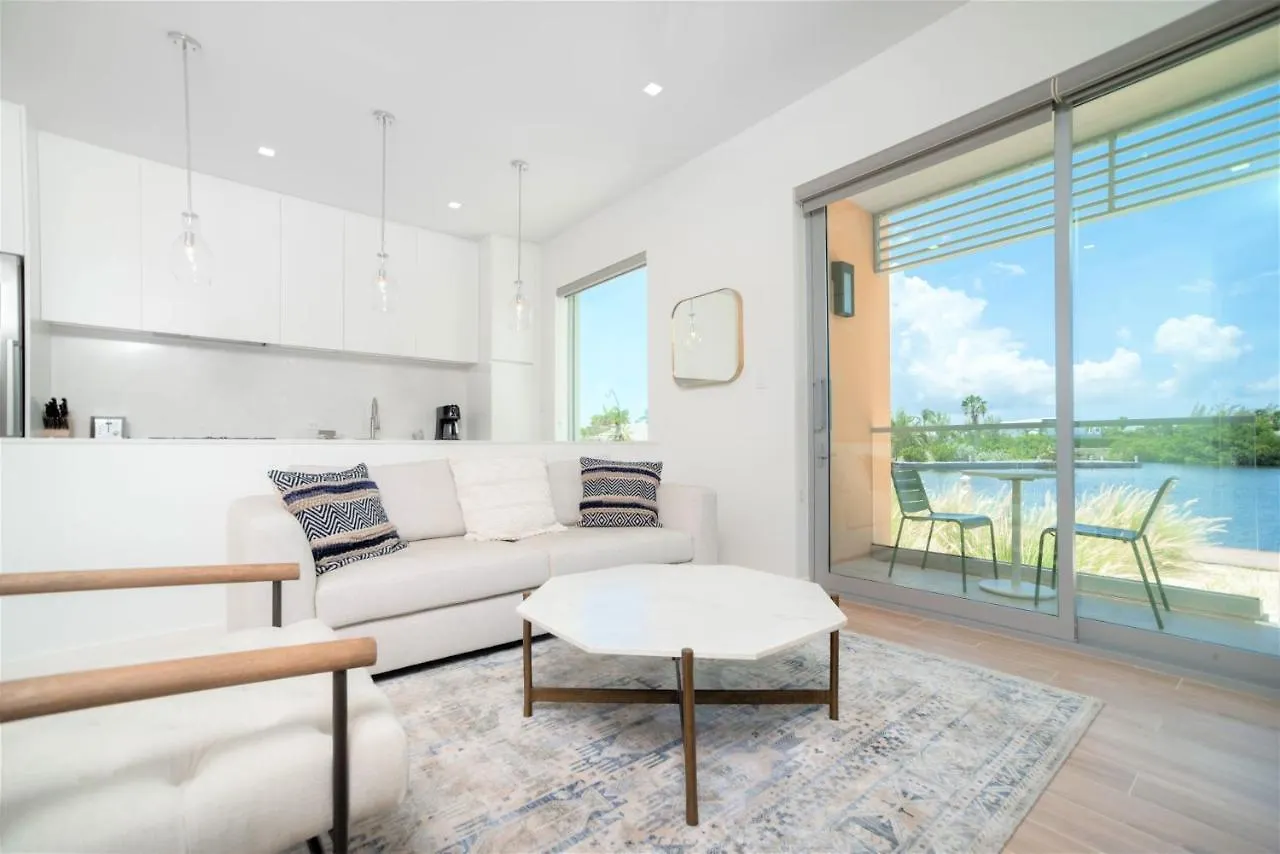 Cayman Luxury Rentals At One Canal Point 조지 타운