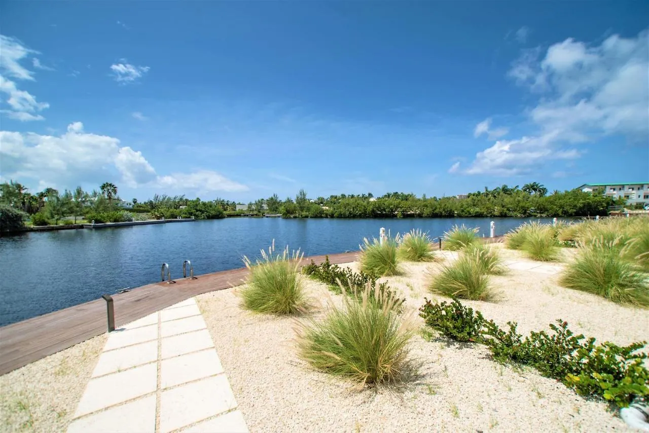 빌라 Cayman Luxury Rentals At One Canal Point 조지 타운