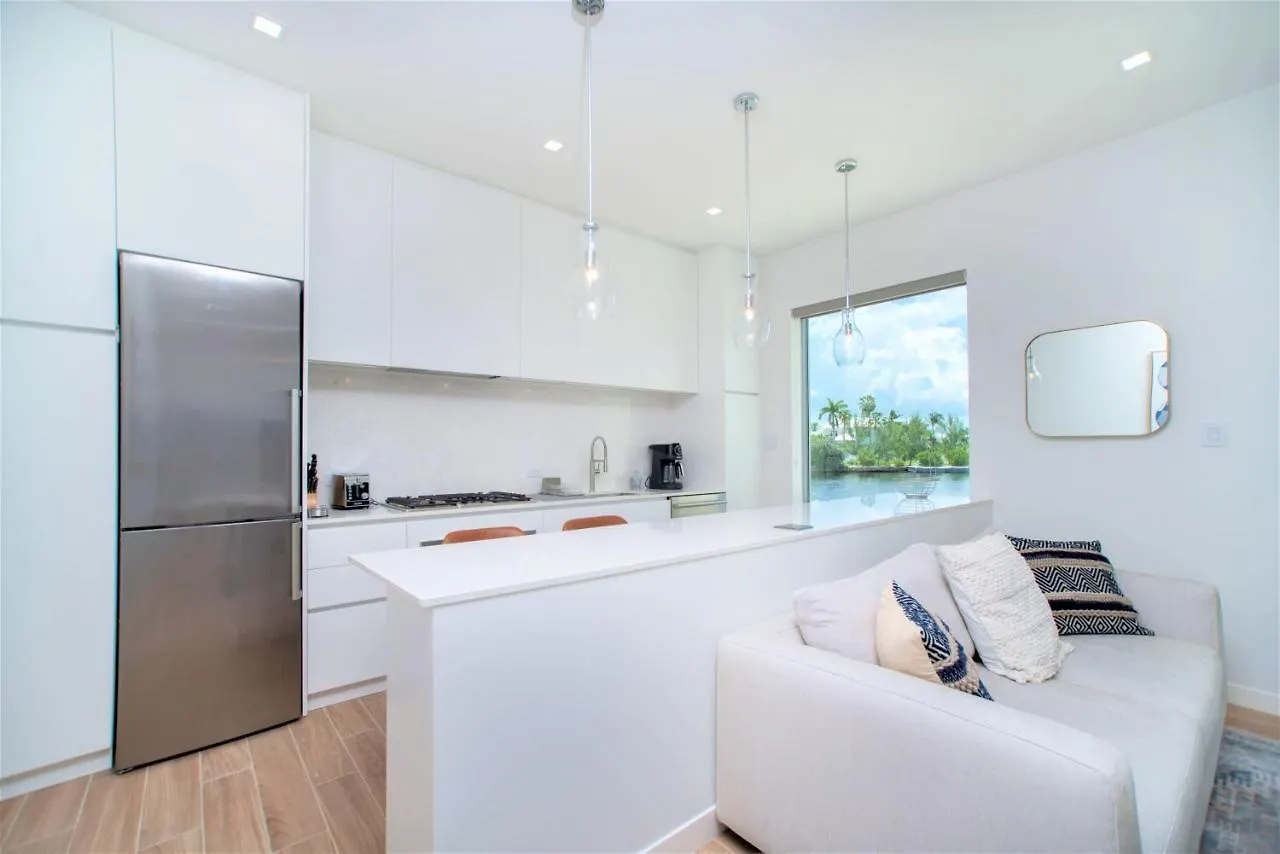 Cayman Luxury Rentals At One Canal Point 조지 타운