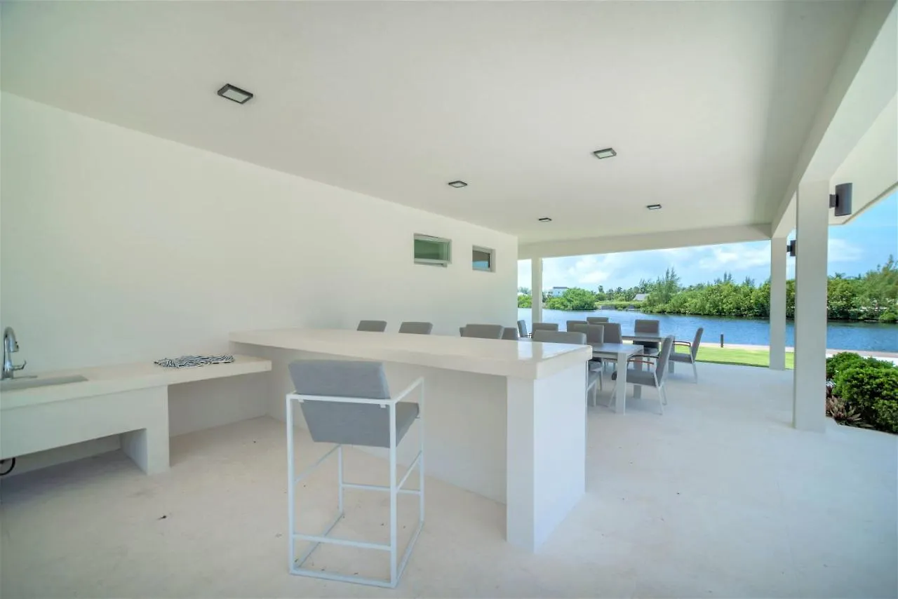 Cayman Luxury Rentals At One Canal Point 조지 타운 0*,