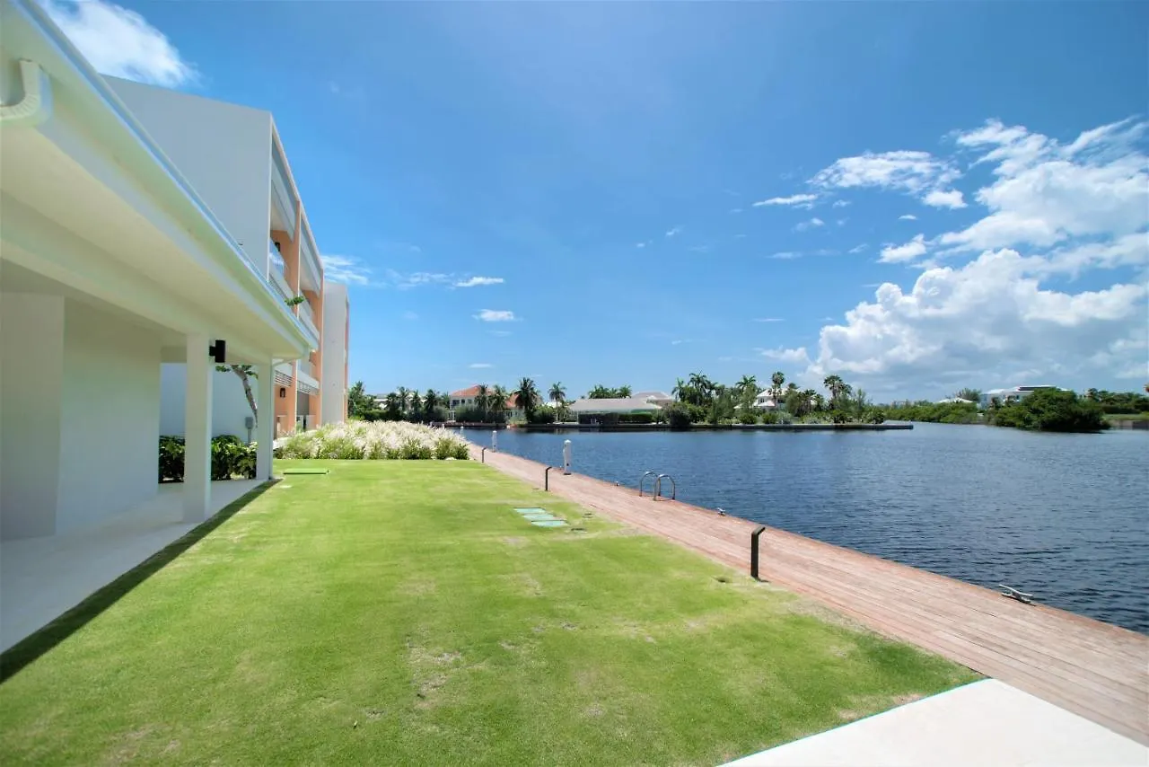 Cayman Luxury Rentals At One Canal Point 조지 타운