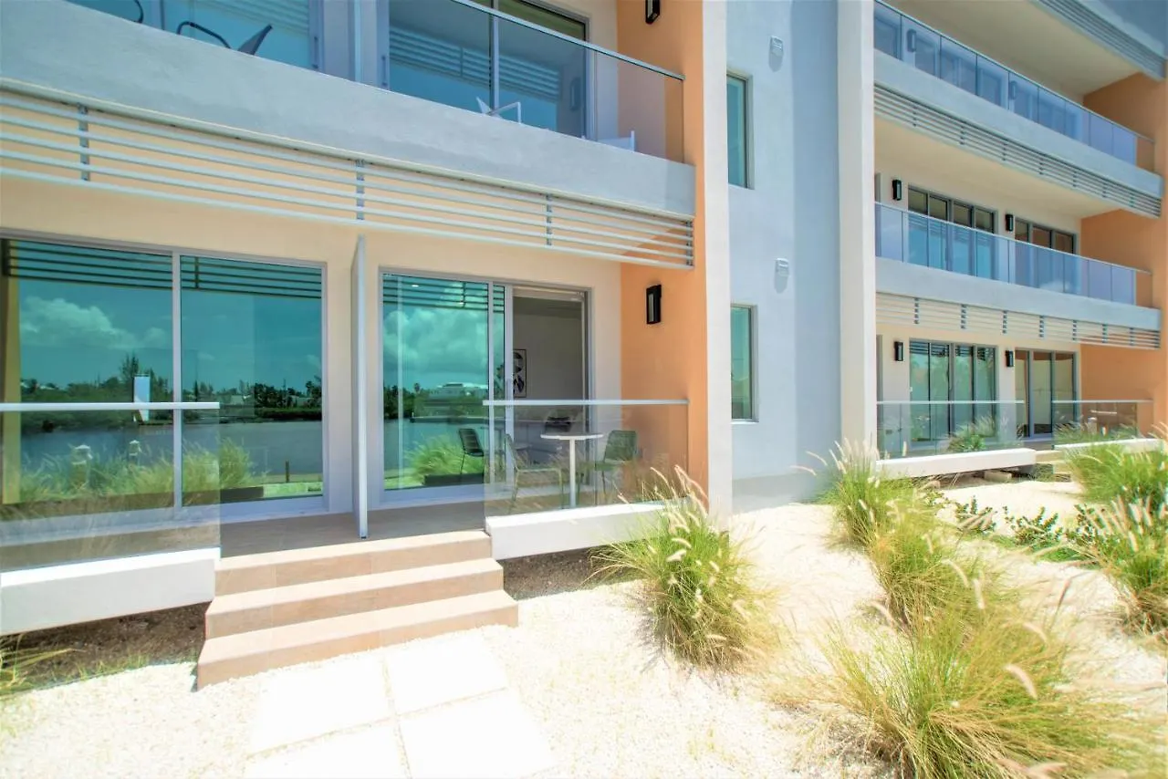 Cayman Luxury Rentals At One Canal Point 조지 타운