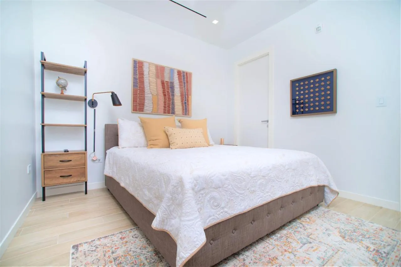 Cayman Luxury Rentals At One Canal Point 조지 타운 빌라