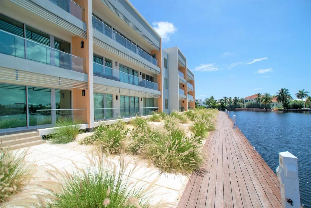 Cayman Luxury Rentals At One Canal Point 조지 타운