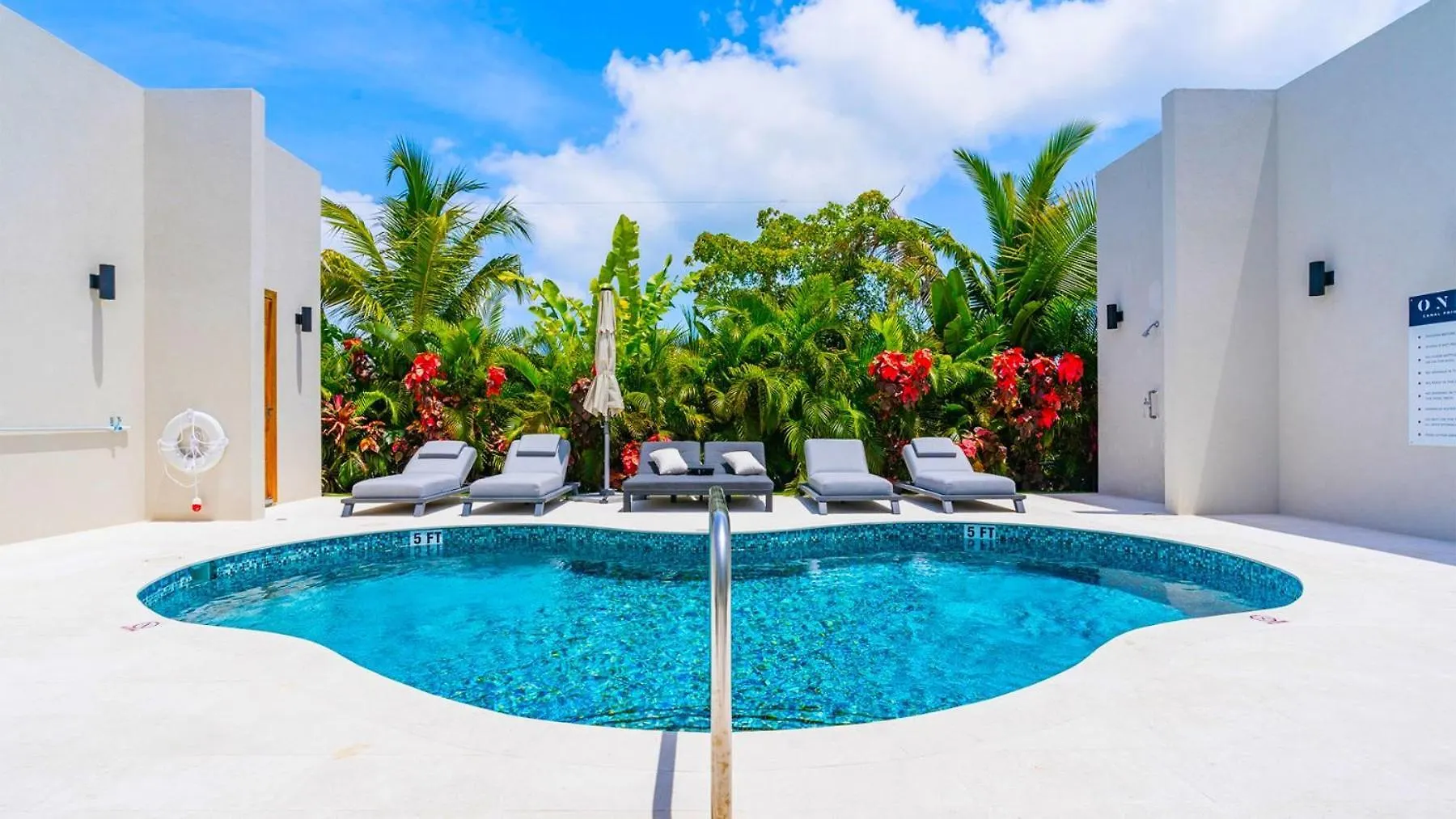 Cayman Luxury Rentals At One Canal Point 조지 타운
